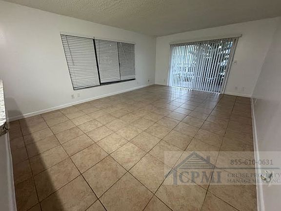 3rd image of 110 Isle Of Venice Dr APT 1