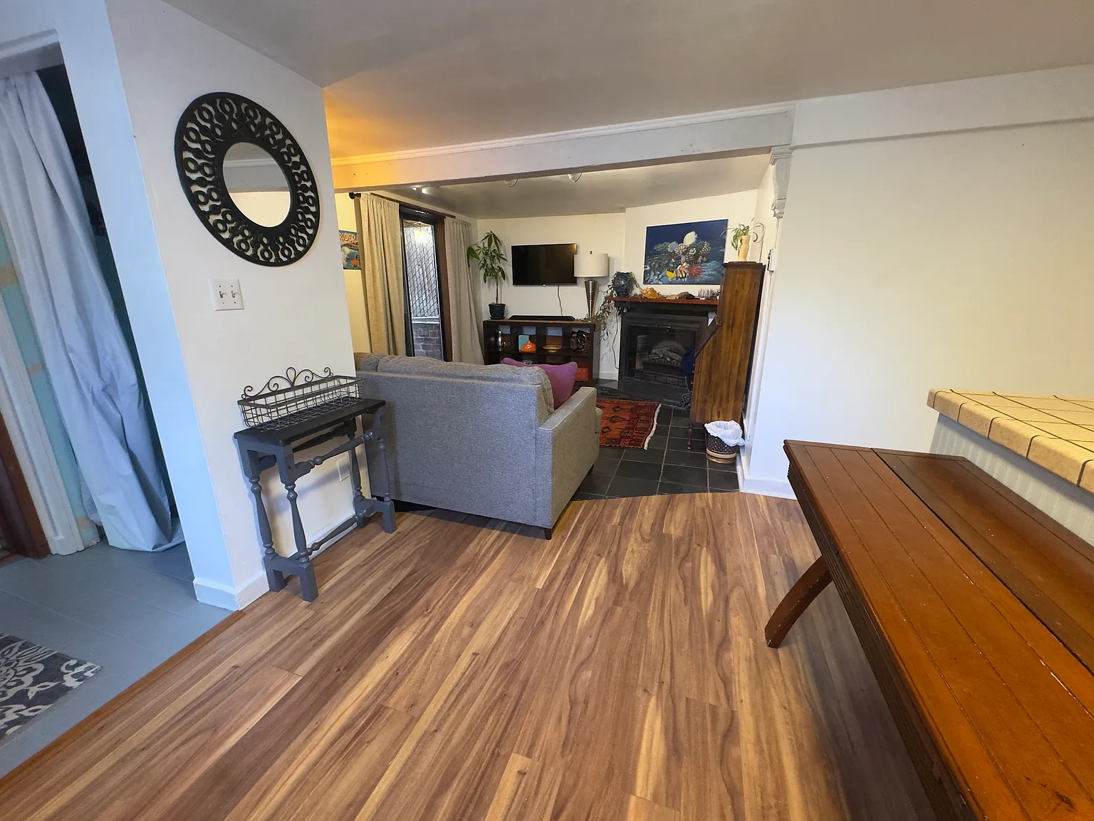 2 bed, 1000 sqft, $2,400 — Photo 2