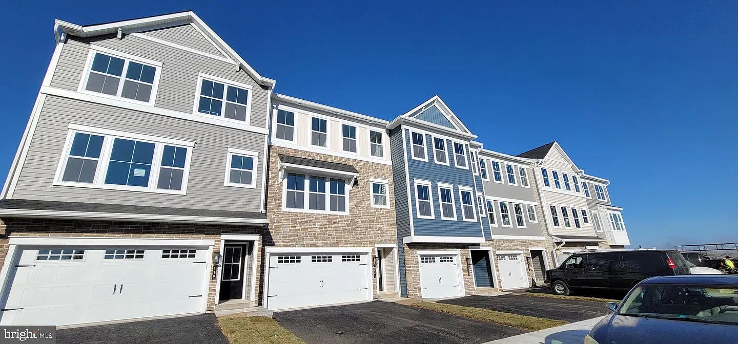 3 bed, 2.5 bath, $3,495 — Photo 2