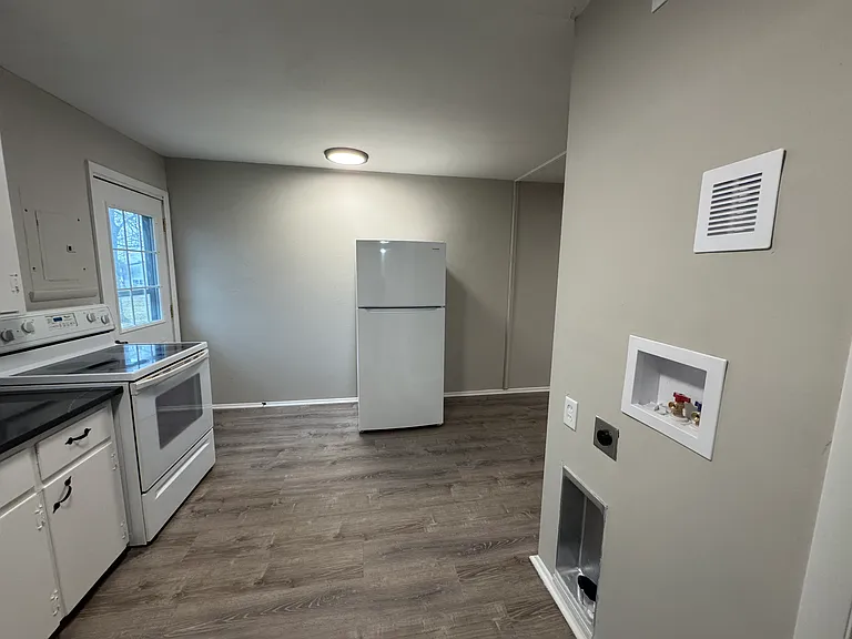 204 W 5th St #2 — Photo 4
