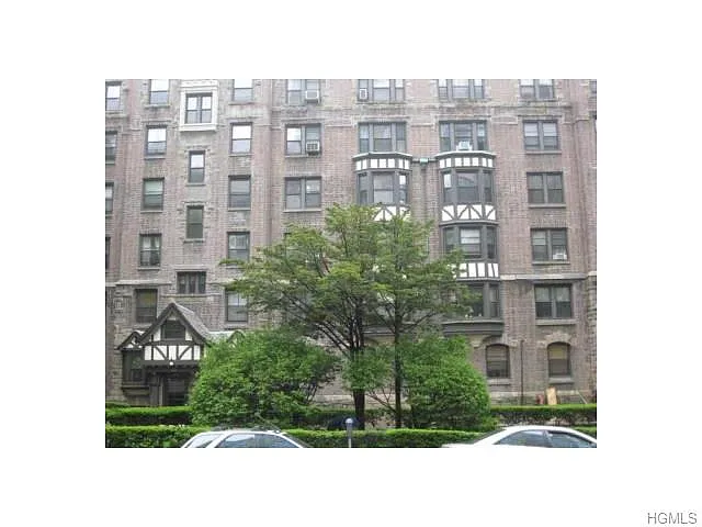 254 Martine Ave APT 6D photo 1