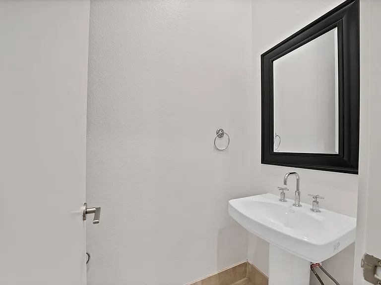 2420 Hugo St #3 — Photo 53