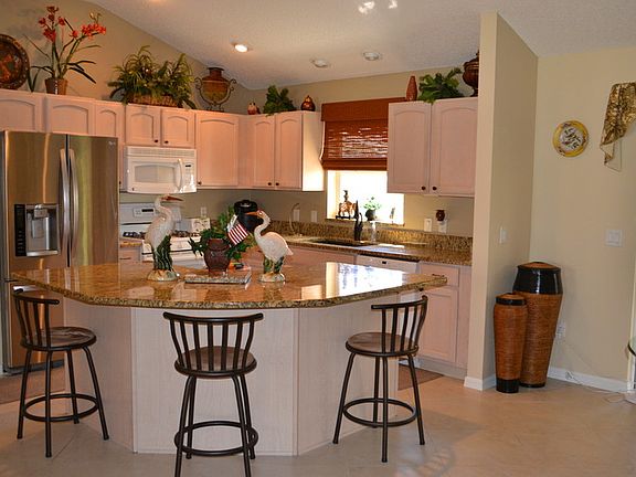 3rd image of 1468 Highland Pl
