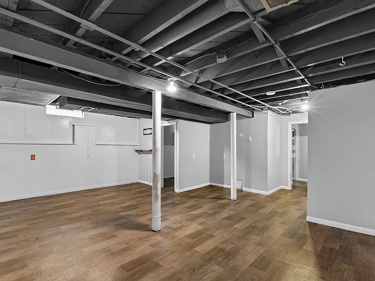 21328 Audette St — Photo 24