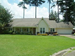 97 Robinhood Cir, Columbus, MS 39705