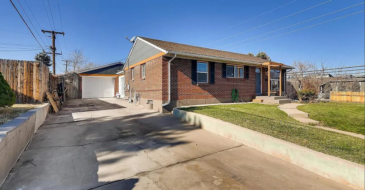 4 bed, 1950 sqft, $3,200 — Photo 2
