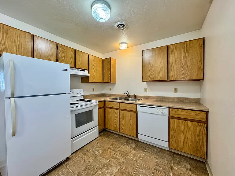 2340 Fairview Ave — Photo 18