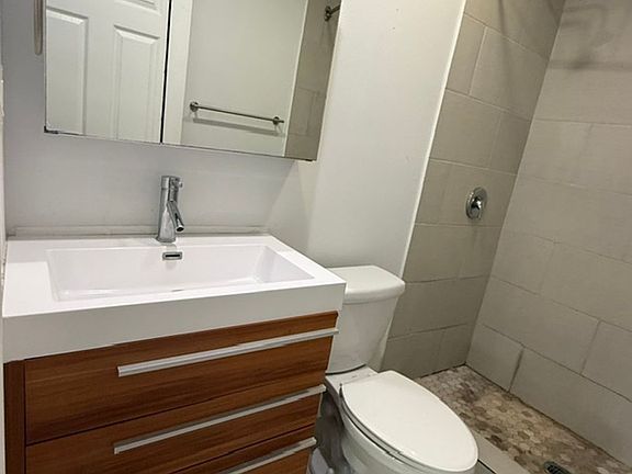 5th image of 762 Parklawn Ct