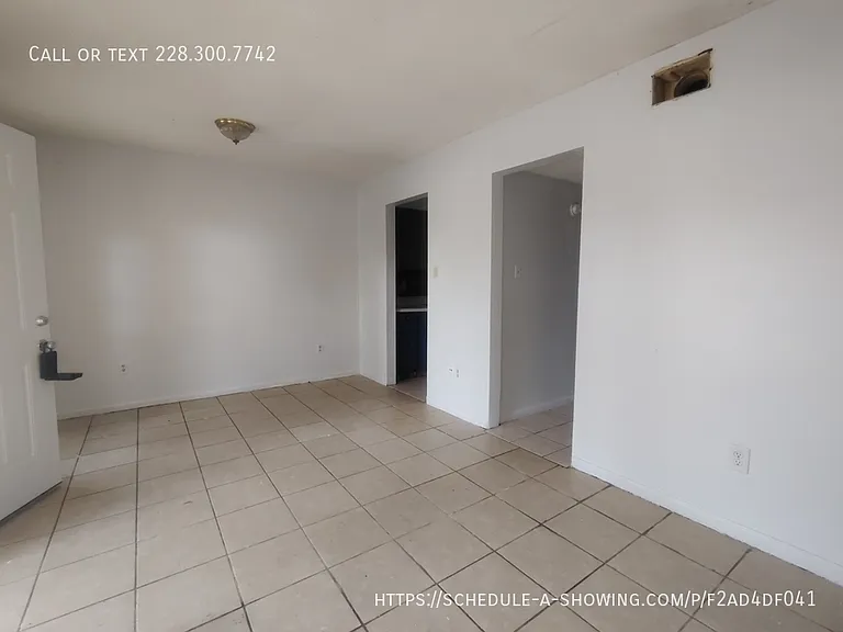 1228 43rd Ave #1 — Photo 2