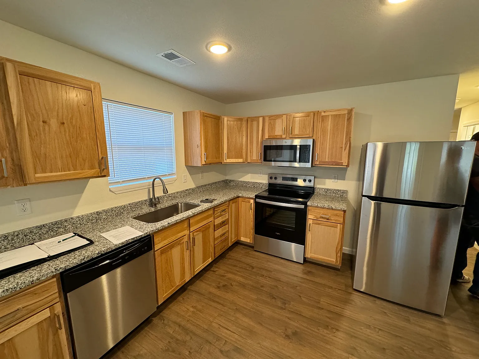 3 bed, 1200 sqft, $1,800 — Photo 3