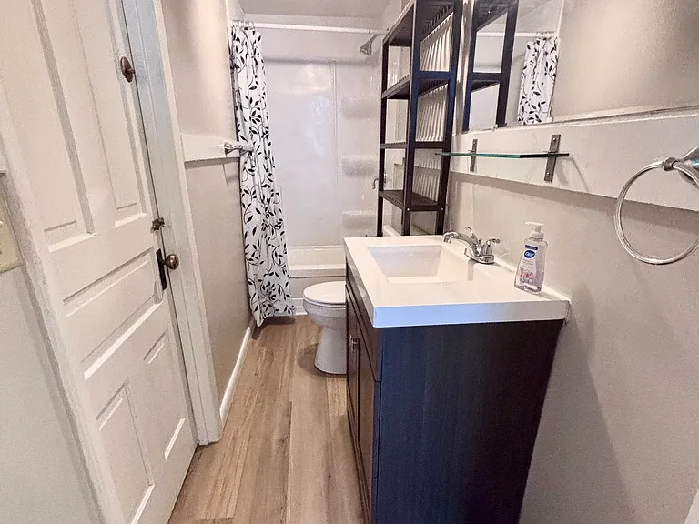 4822 Oak St #1 — Photo 10