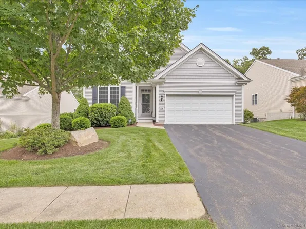 576 Putting Green Lane #576, Oxford, CT 06478