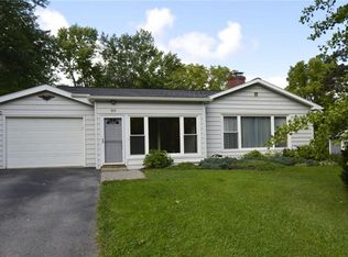 92 Thad Chapin St, Canandaigua, NY 14424