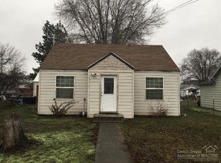 228 SE 9th St, Madras, OR 97741