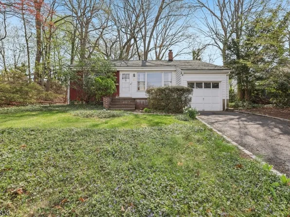 24 Pearl St, Summit City, NJ 07901