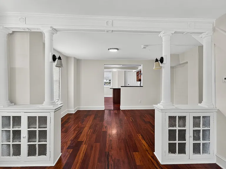 223 N New St — Photo 11