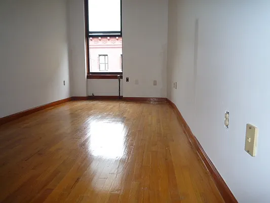 Rented by New Yorker Realty | media 15