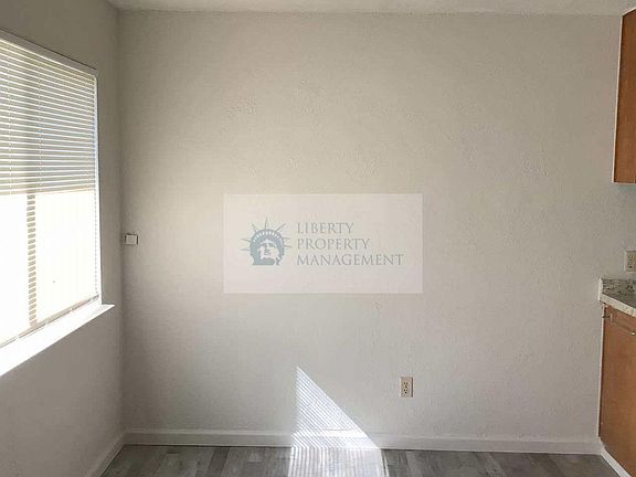3rd image of 414 N Greenbrier Ave #414
