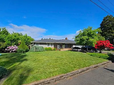 4704 NW Grant St — Photo 1