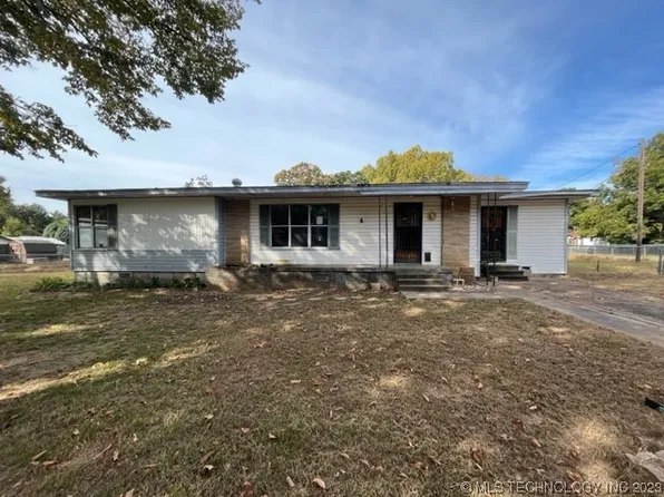 405 Bayless, Wister, OK 74966