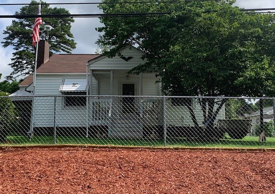1st image of 113A E Henry St