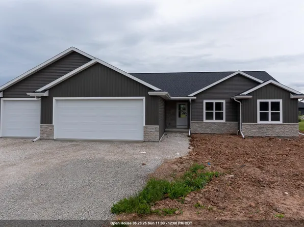 W5890 Edgewood Dr, Menasha, WI 54952