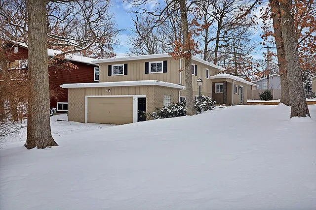 553 Arbor Dr photo 1