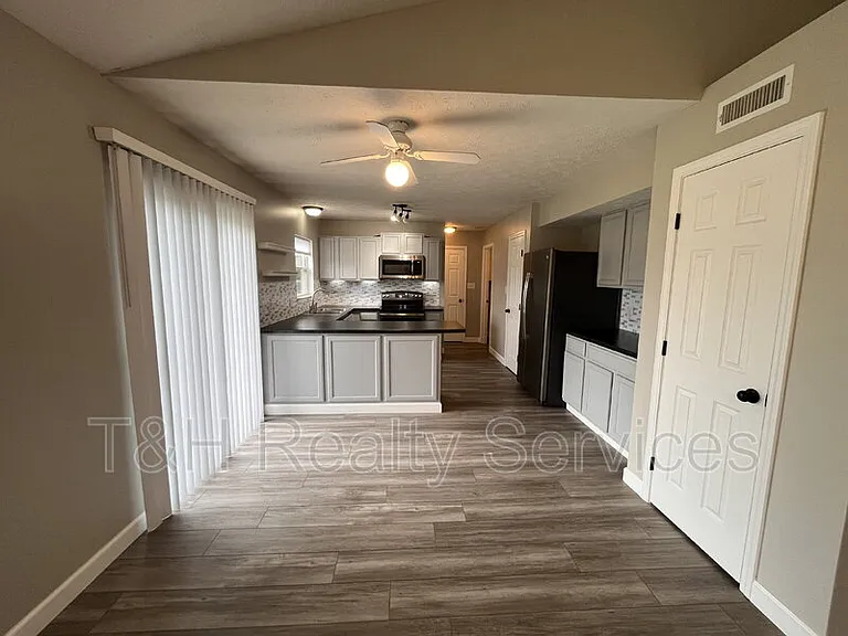 6803 Smithfield Blvd — Photo 7