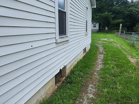 2nd image of 158 Riverview St
