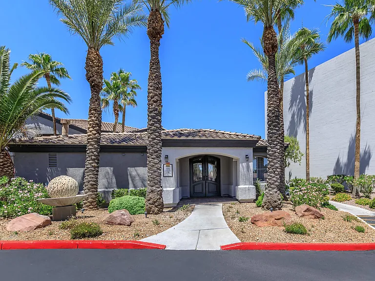 WELCOME HOME TO BELLA VIDA APARTMENTS
