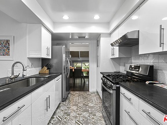 4th image of 11780 Moorpark St Unit A