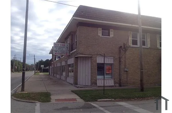 Building Photo - 810 E Erie Ave #UP
