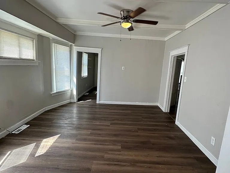 2900 E 21st St — Photo 3