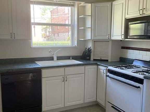 2nd image of 7525 York Dr