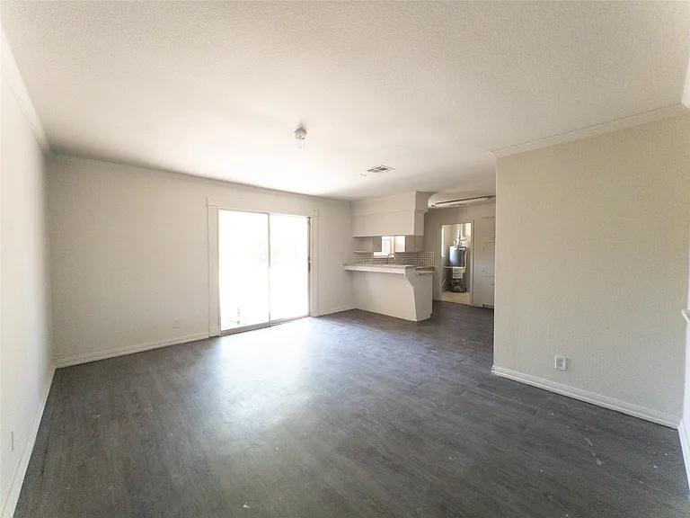 814 Eastlake St — Photo 21