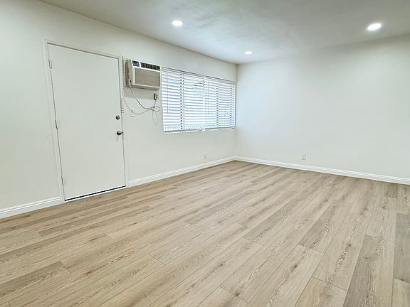 3rd image of 6130 Mesa Ave APT 9