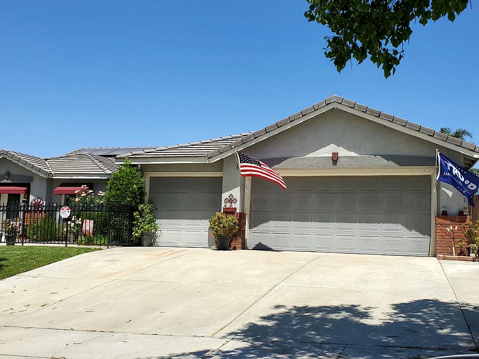 2nd image of 1545 Berry Way