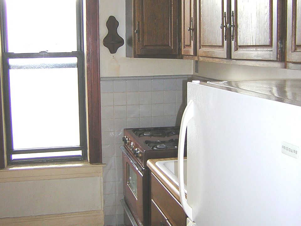 2nd image of 3074 33rd St APT 1F