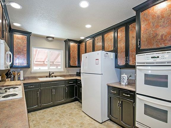 4th image of 1598 Barrett Dr