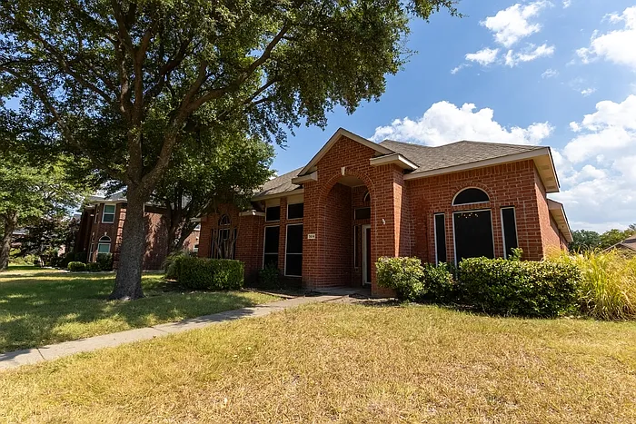 4 bed, 2.0 bath, 1837 sqft, $2,799 — Photo 2