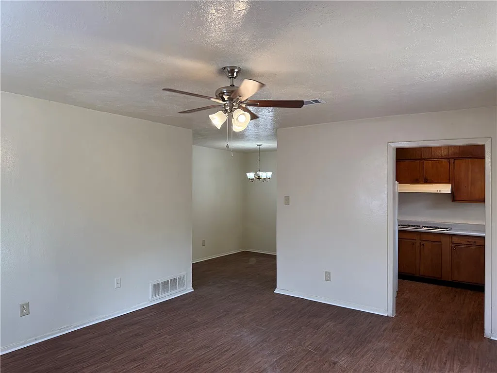 2 bed, 962 sqft, $895 — Photo 4