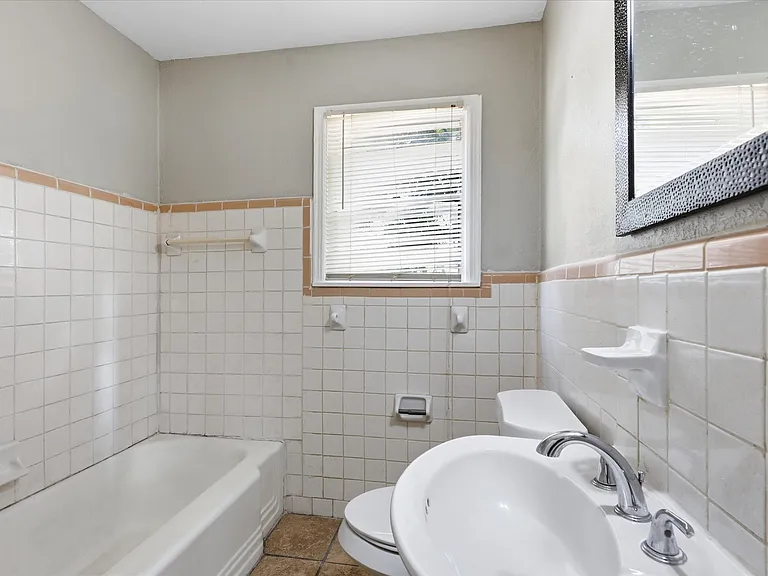 3207 Casino Dr — Photo 9