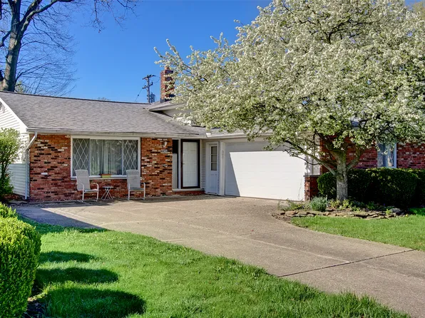 23343 Sharon Dr, North Olmsted, OH 44070