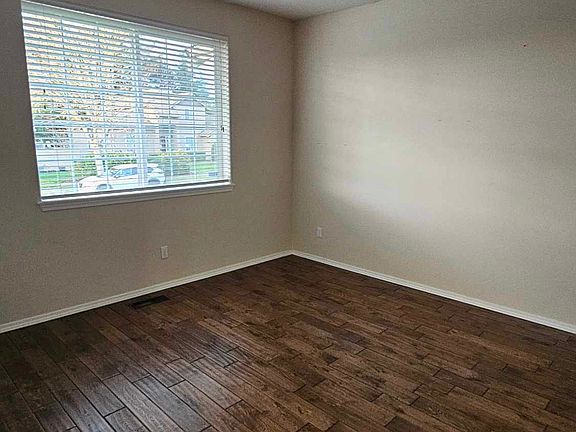 4th image of 8601 Campus Green Ct NE