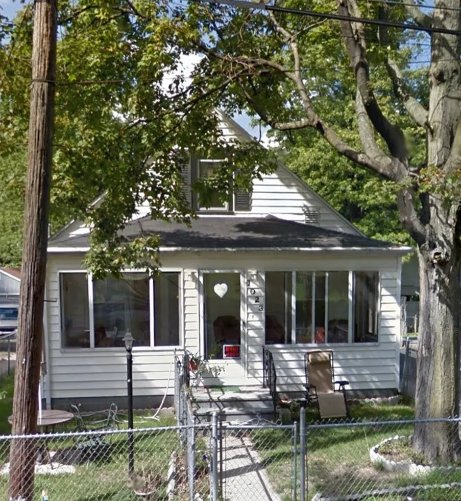 1023 E Alcott St photo 1