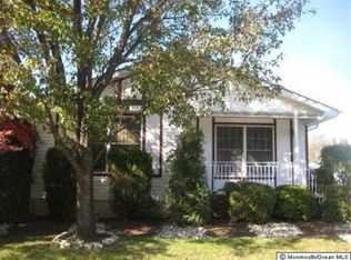 27 Parkview Way, Manalapan, NJ 07726