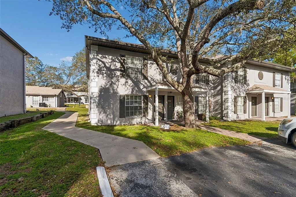 3 bed, 2.5 bath, 1368 sqft, $2,000 — Photo 2