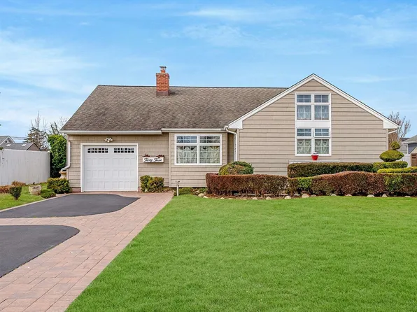 33 Western Concourse, Amityville, NY 11701