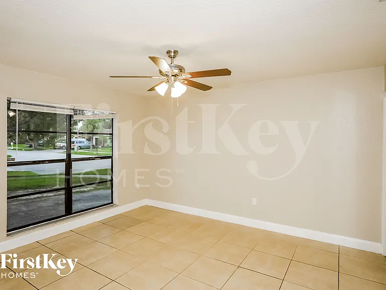 11310 NW 38th Pl — Photo 9