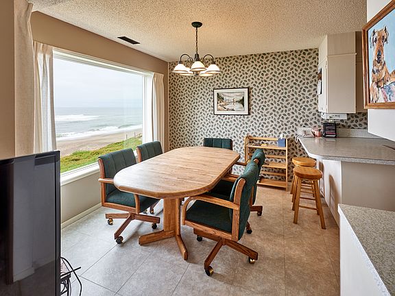 5th image of 325 NW Lancer St #20